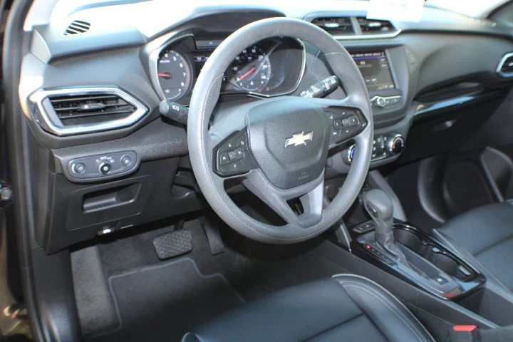 Used 2021 MOSAIC BLACK METALLIC Chevrolet LT image 7