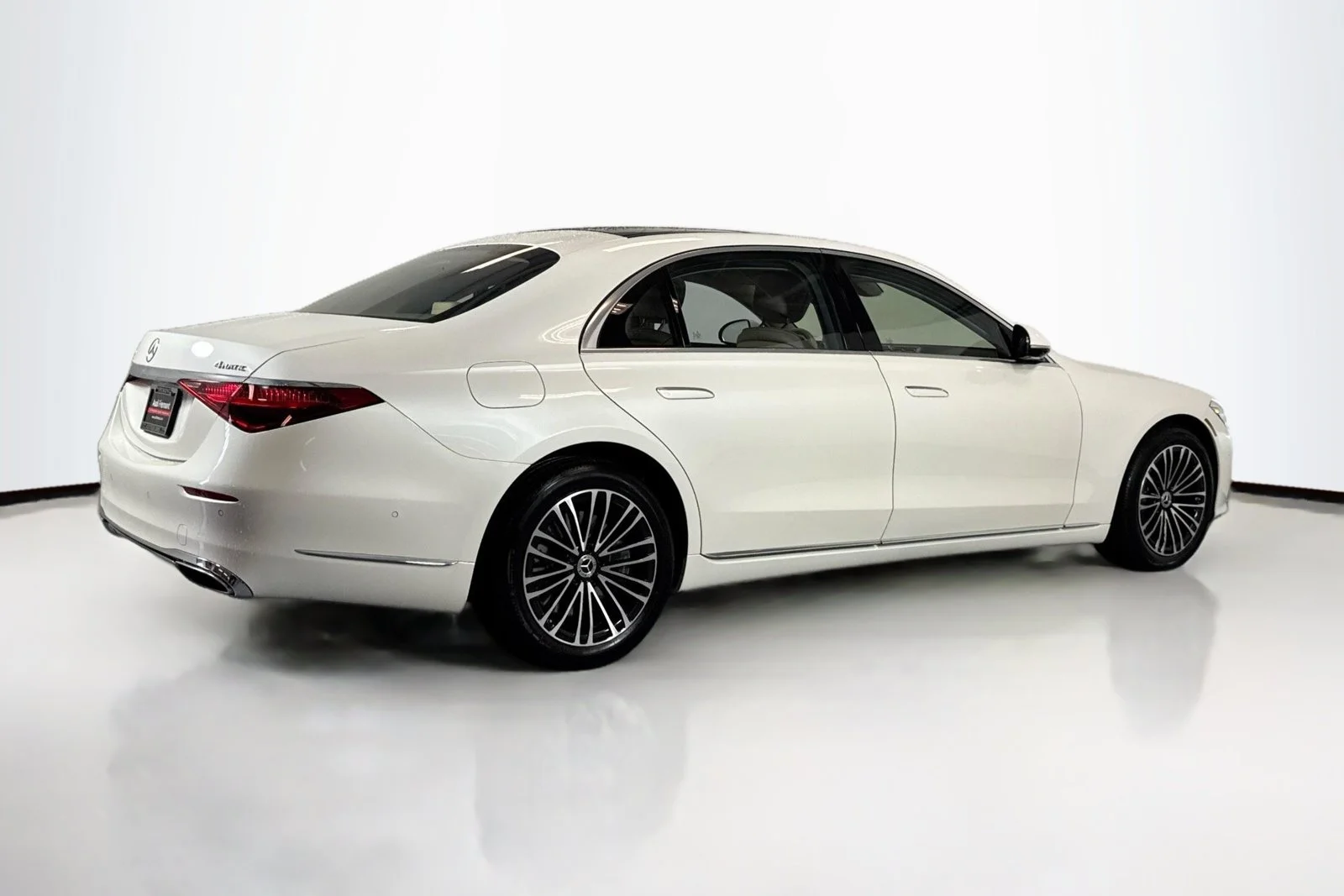 Used 2023 Manufaktur Diamond White Mercedes-Benz S 500 image 5