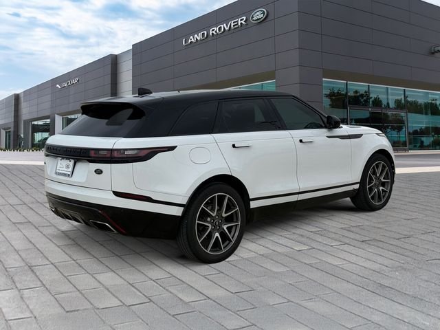 Used 2023 White Land Rover R-Dynamic S MHEV image 5