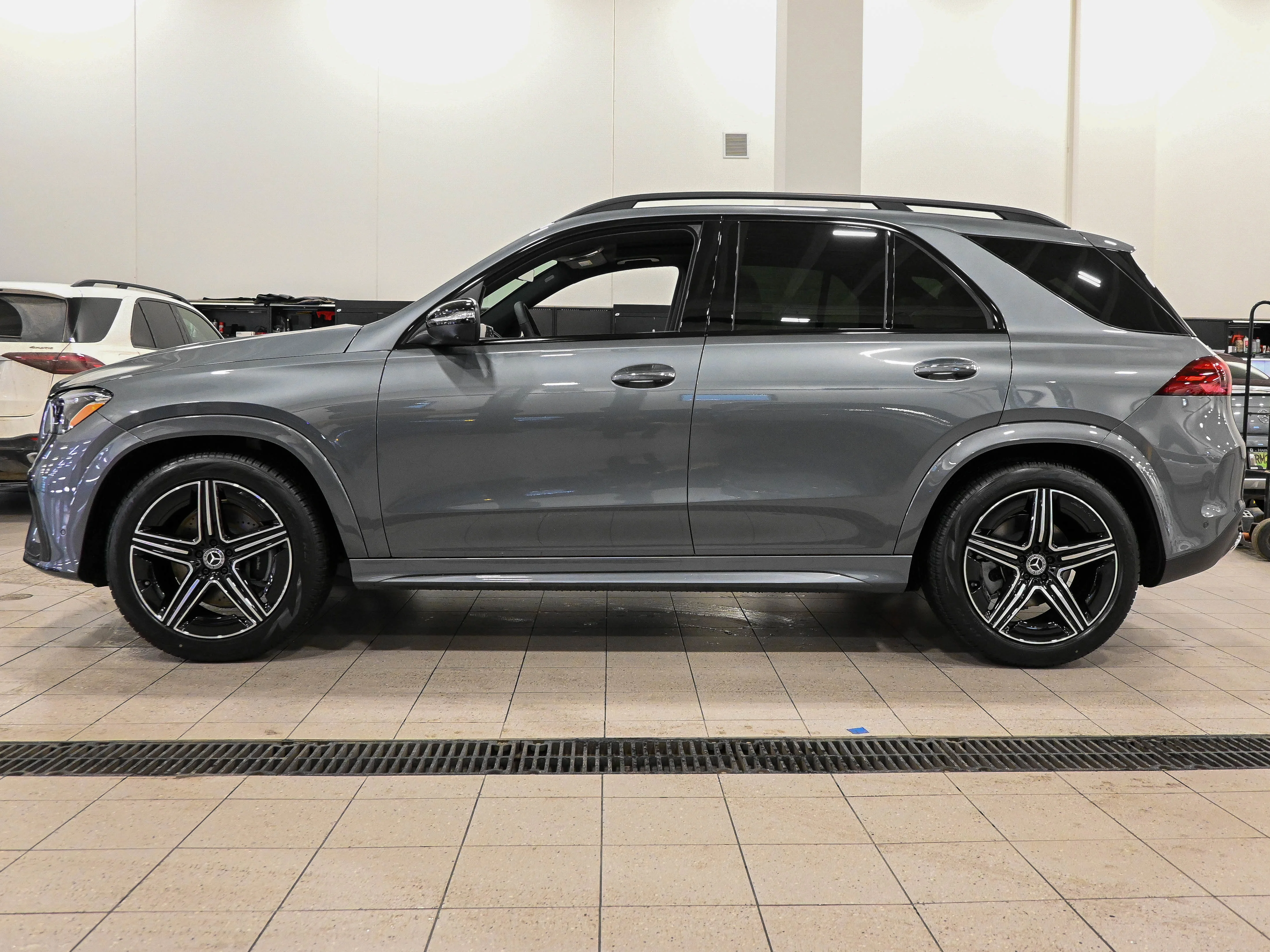 New 2026 992-Selenite Grey Mercedes-Benz GLE 450 image 2