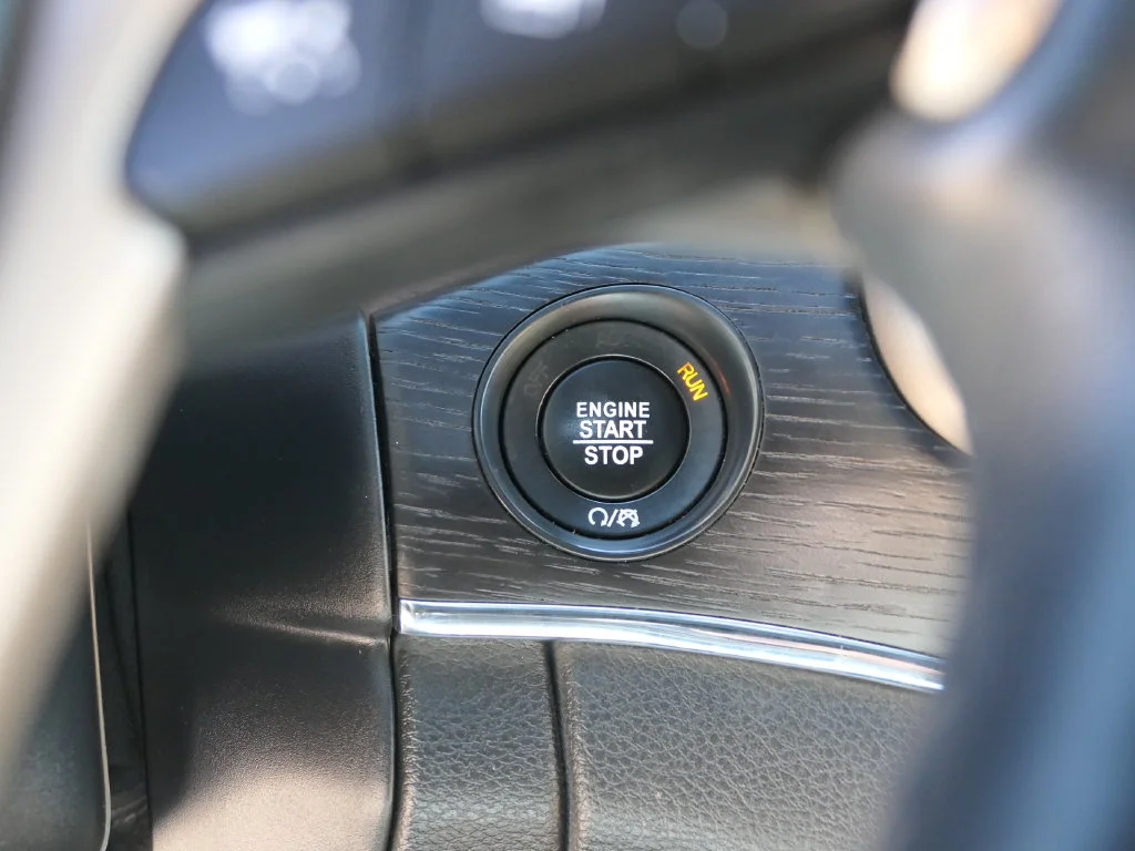 Certified Used 2017 Velvet Jeep Summit image 16