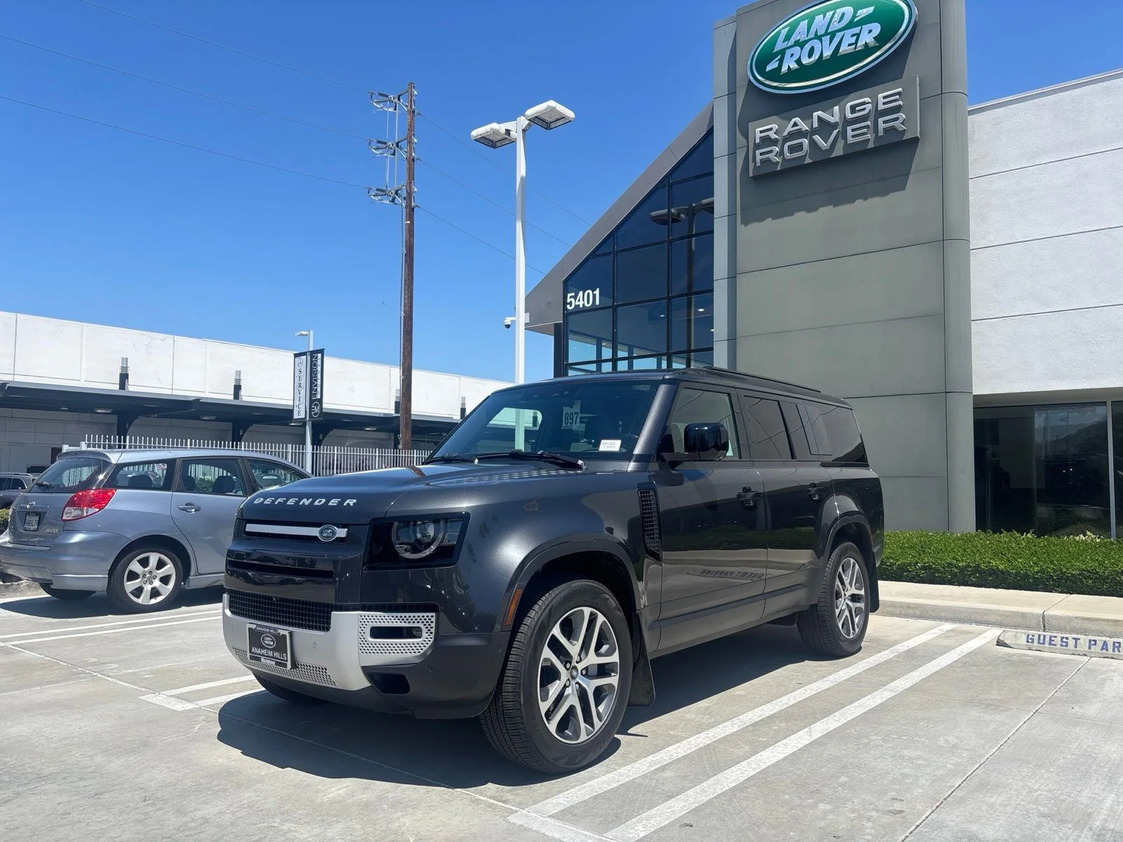 2025 Land Rover Defender 130 S P400's photo