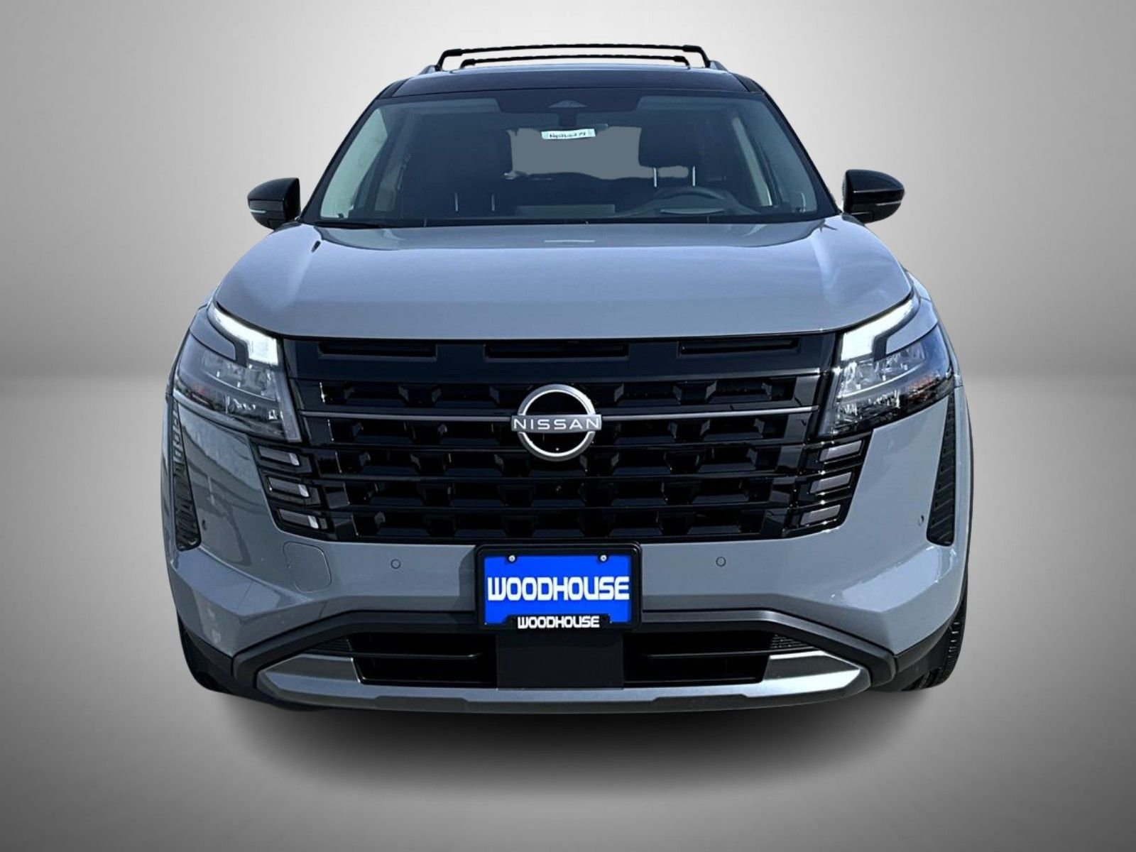 New 2026 Boulder Gray Pearl / Super Black Two-tone Nissan Platinum image 2