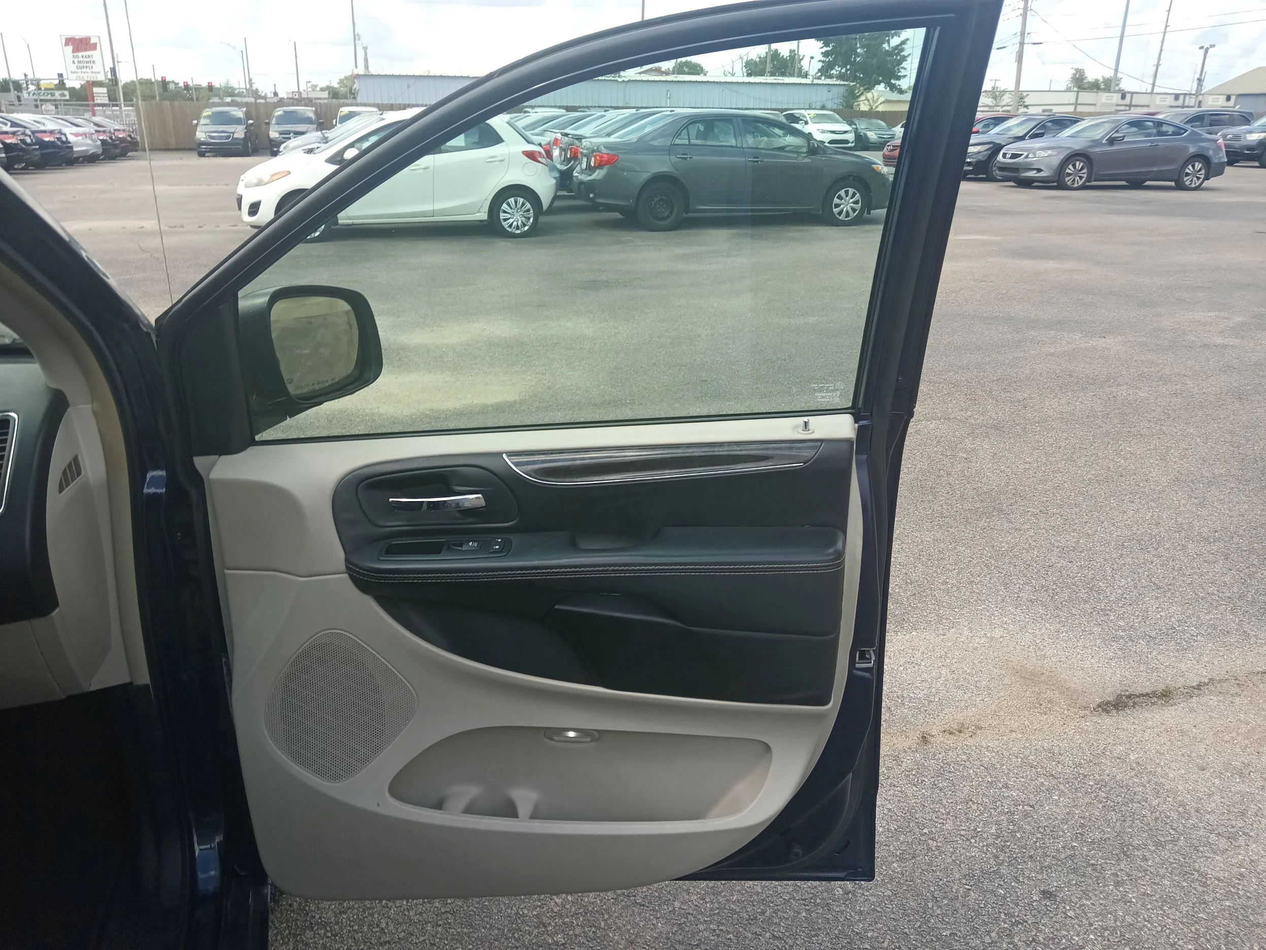 Used 2015 Blue Chrysler Touring image 18