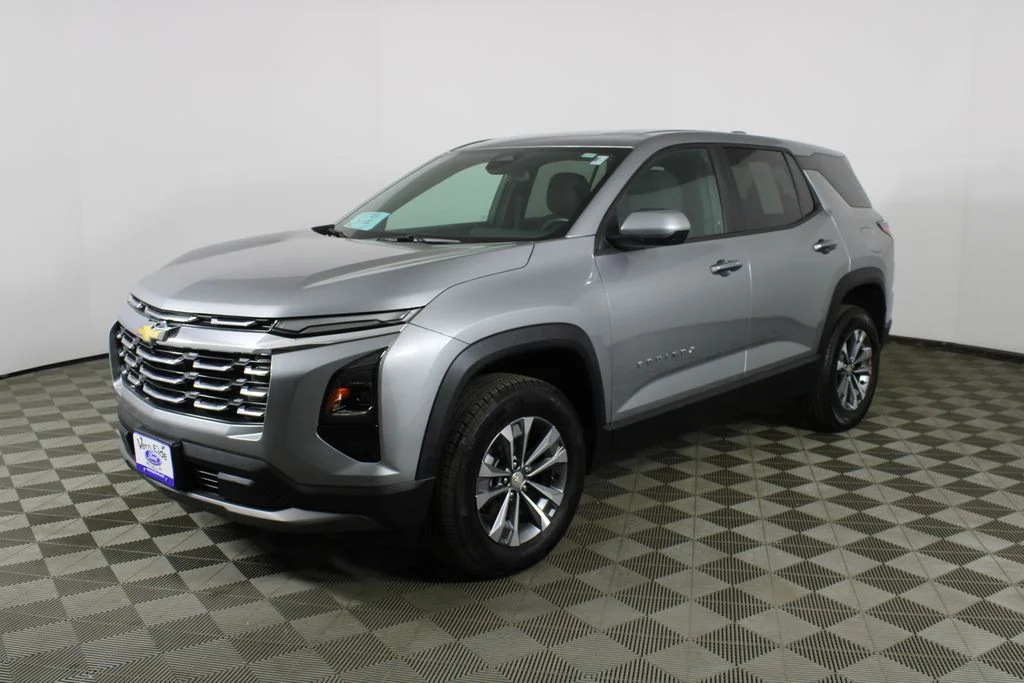 Used 2025 Gray Chevrolet LT image 3