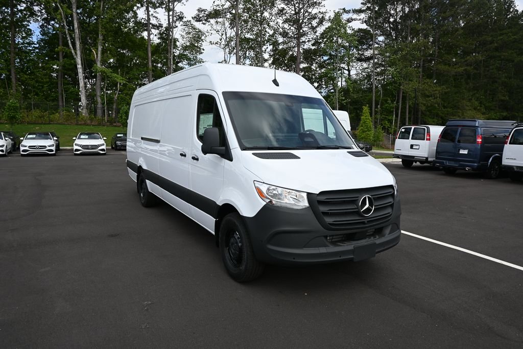 New 2026 Arctic+White Mercedes-Benz Cargo 170 WB image 21