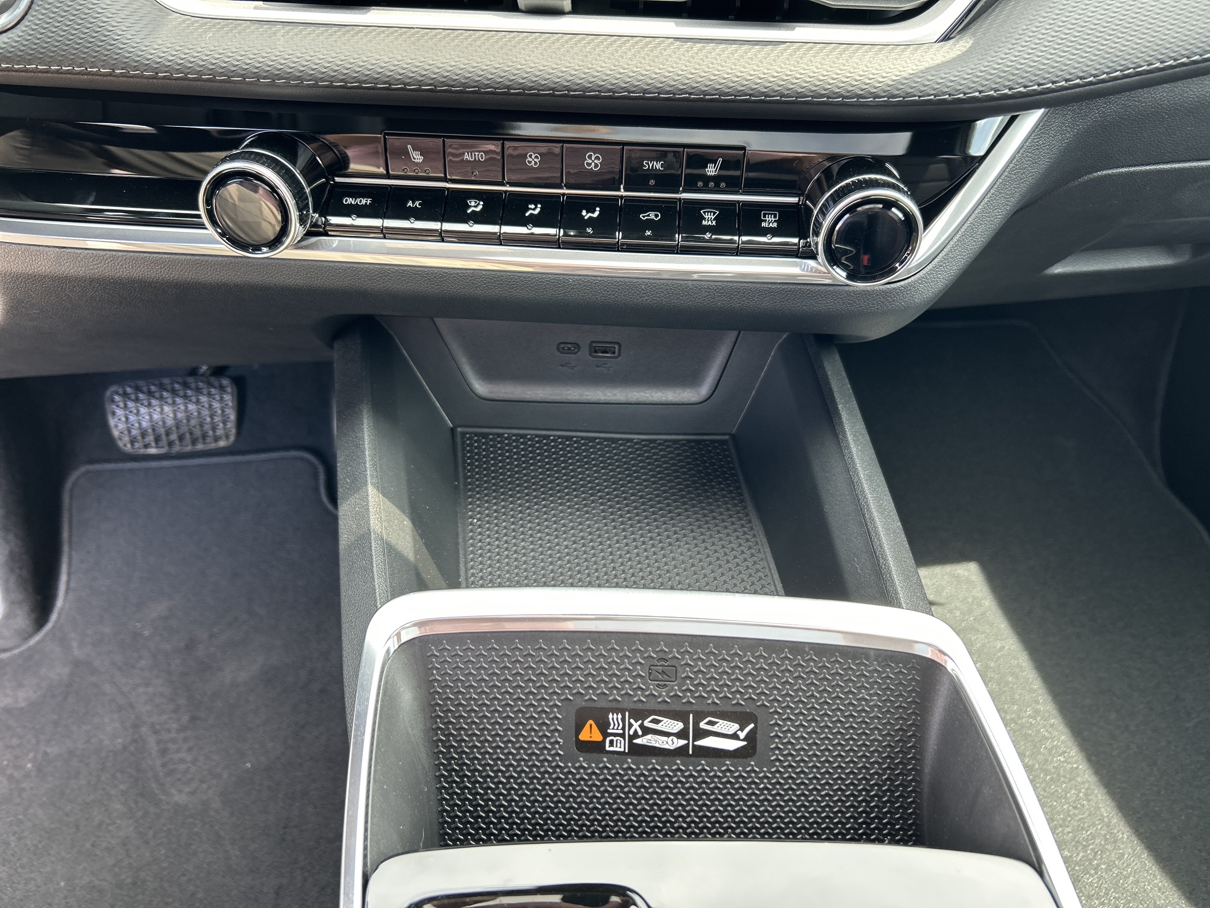New 2027 Mosaic Black Metallic Chevrolet LT image 12
