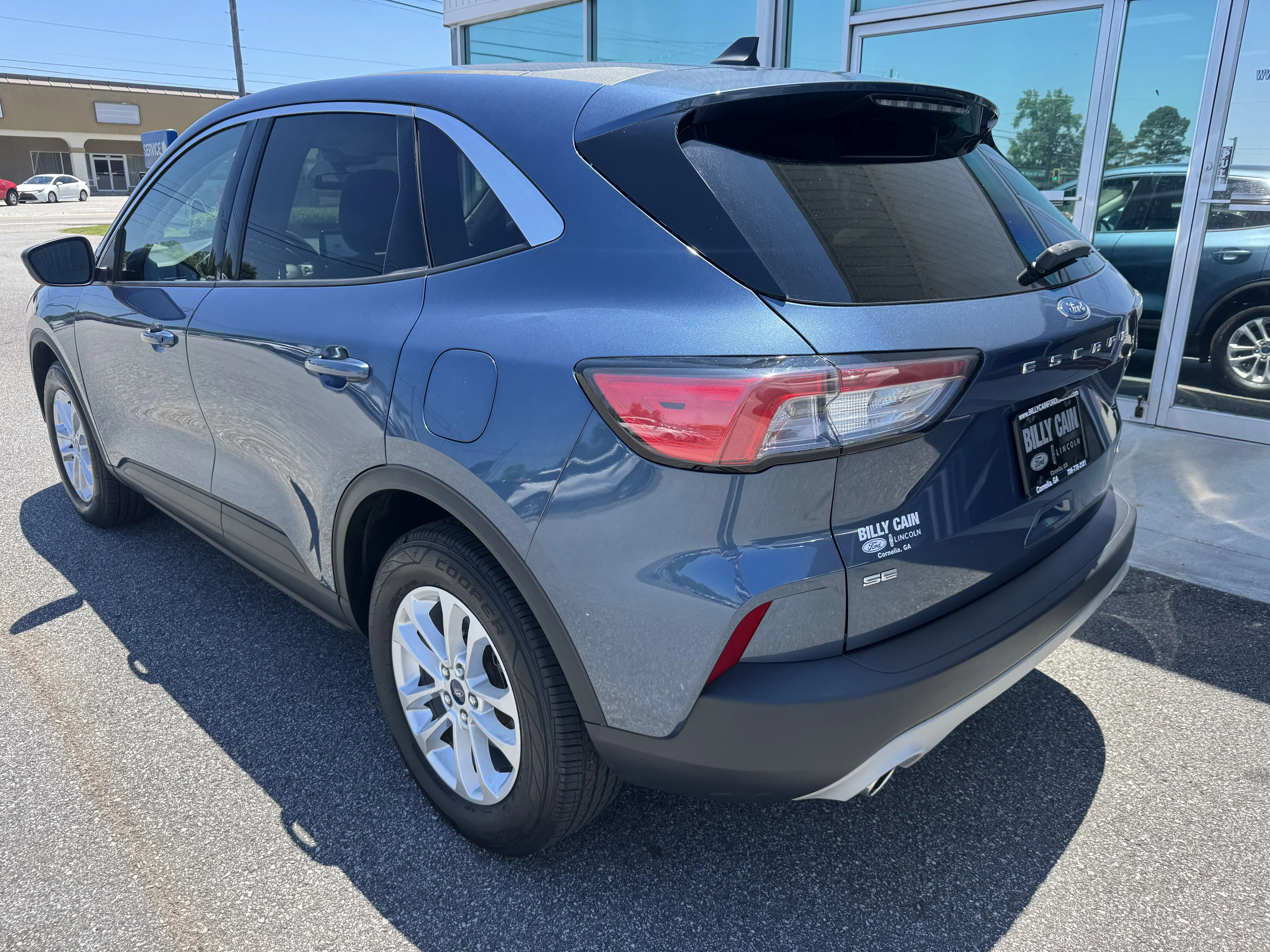 Used 2020 Blue Metallic Ford SE image 2