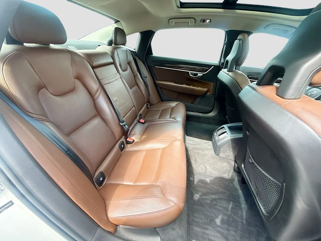 Used 2019  Volvo T5 Momentum image 31
