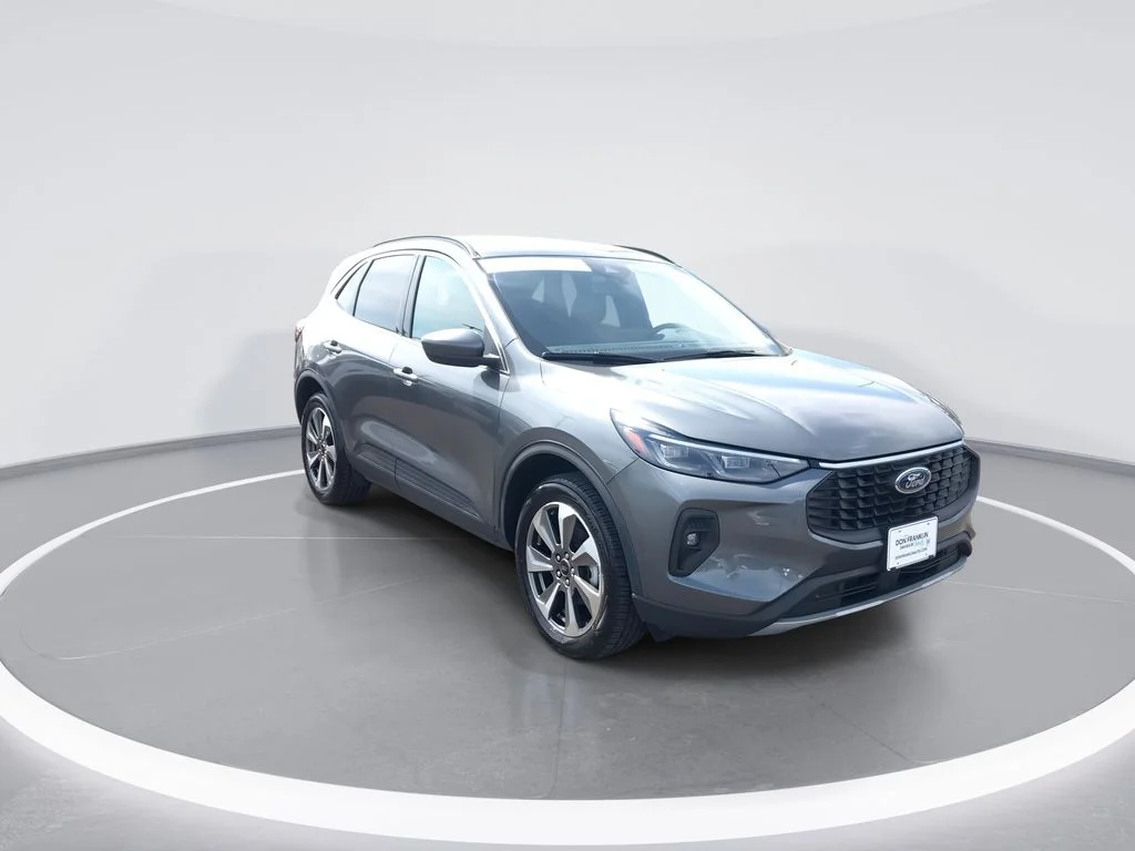 Used 2025  Ford Platinum image 2