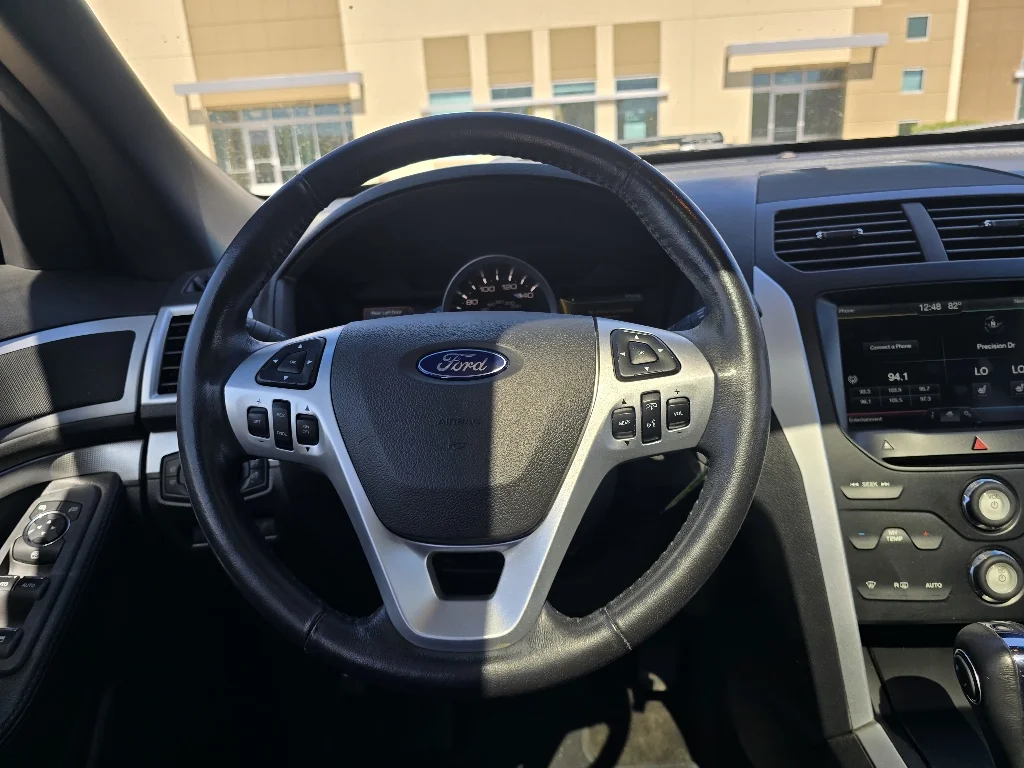 Used 2015 Magnetic Metallic Ford XLT image 27
