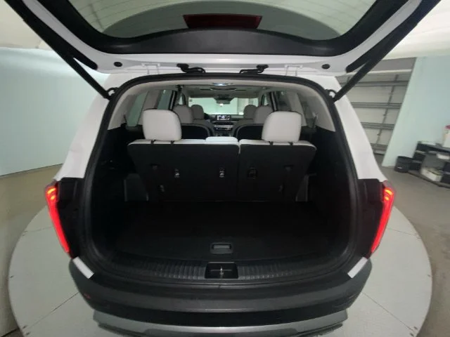 Used 2021 White Kia EX image 25