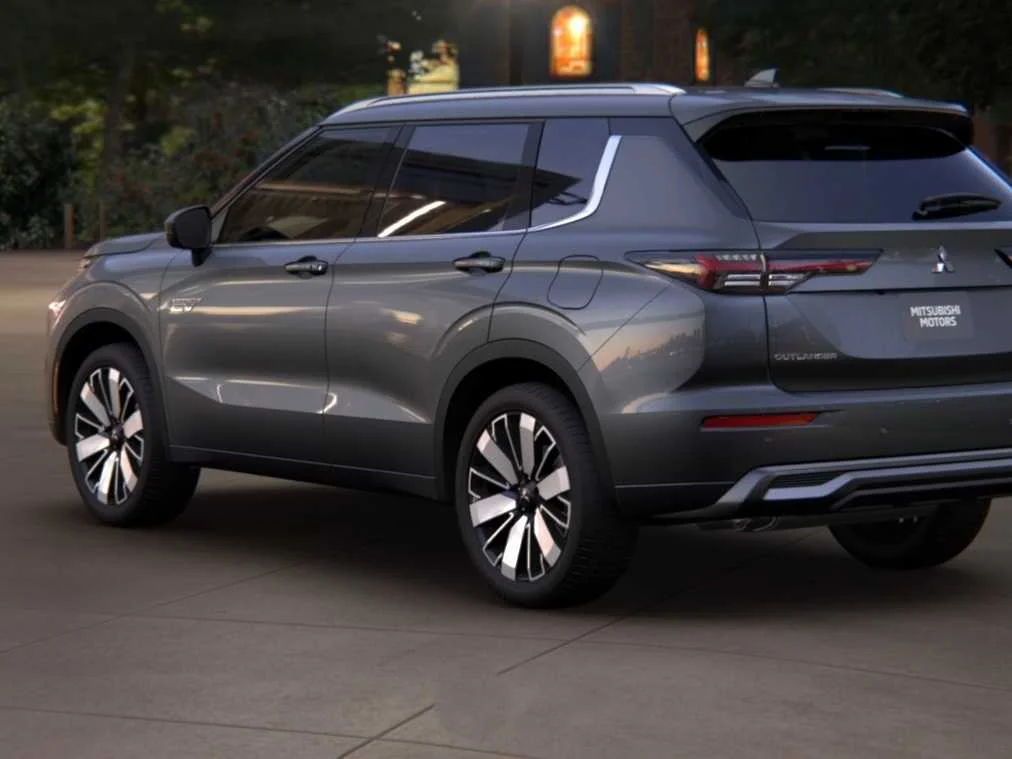 New 2026 Graphite Gray Mitsubishi SEL image 5
