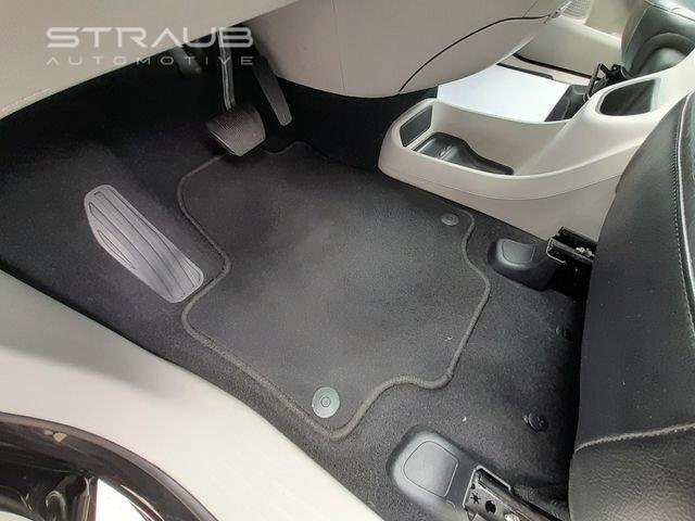 Used 2022 Brilliant Black Crystal Pearlcoat Chrysler Touring L image 32