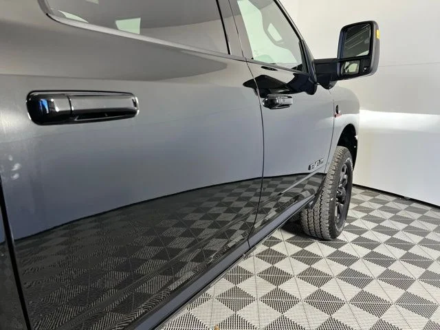 New 2026 Diamond Black Crystal Pearl-Coat Exterior Paint RAM Laramie image 9