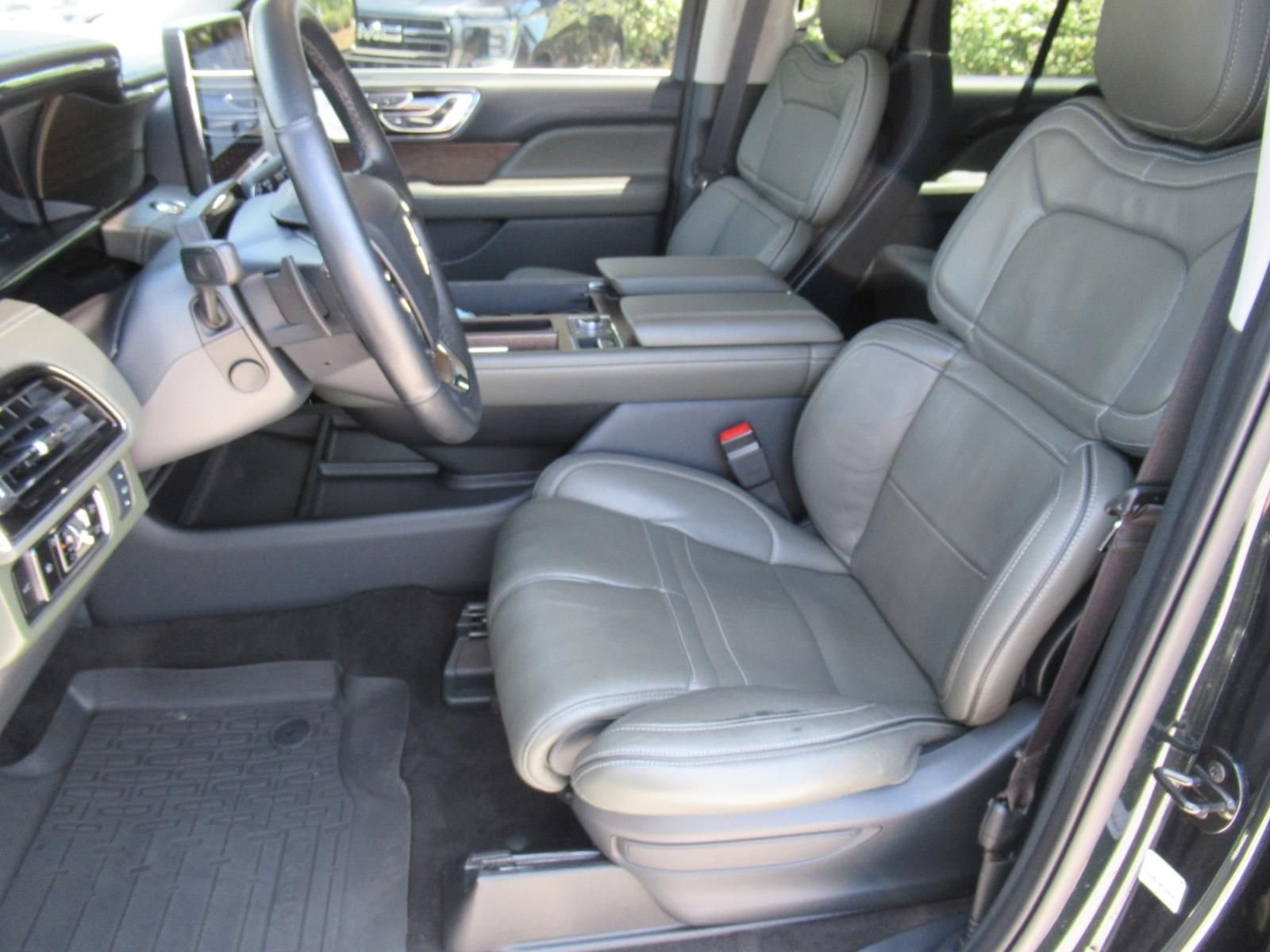 Used 2023 Green Lincoln Black Label image 17