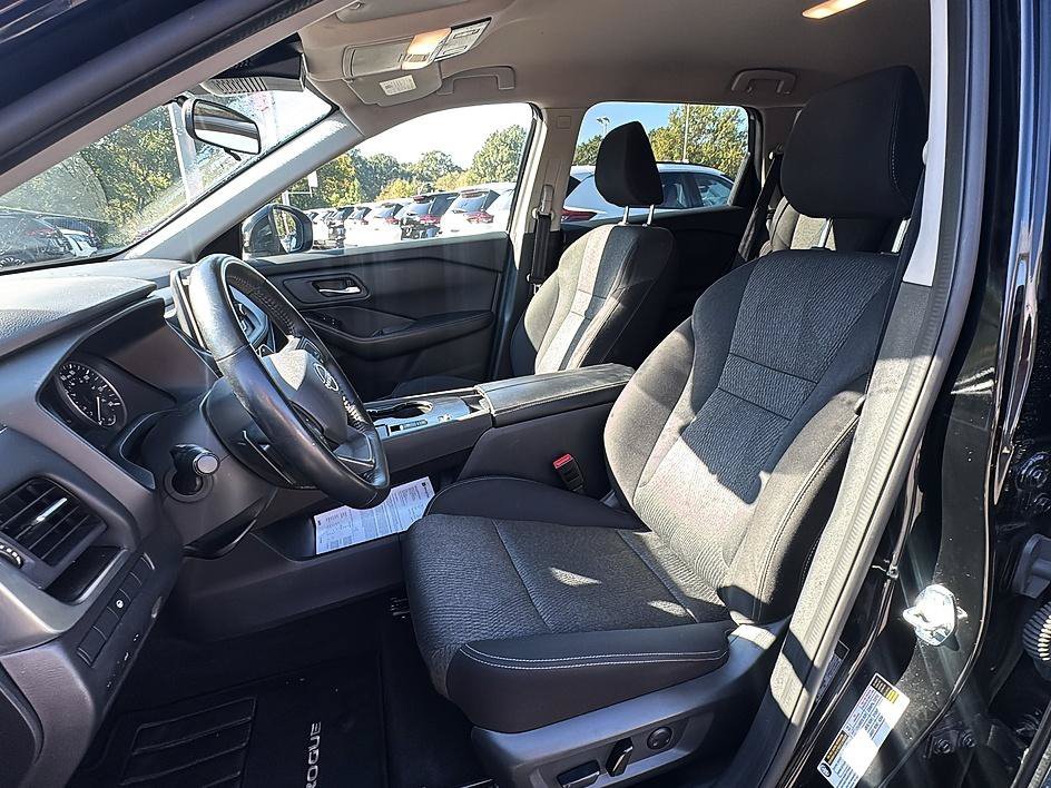 Used 2025 Super Black Nissan SV image 14