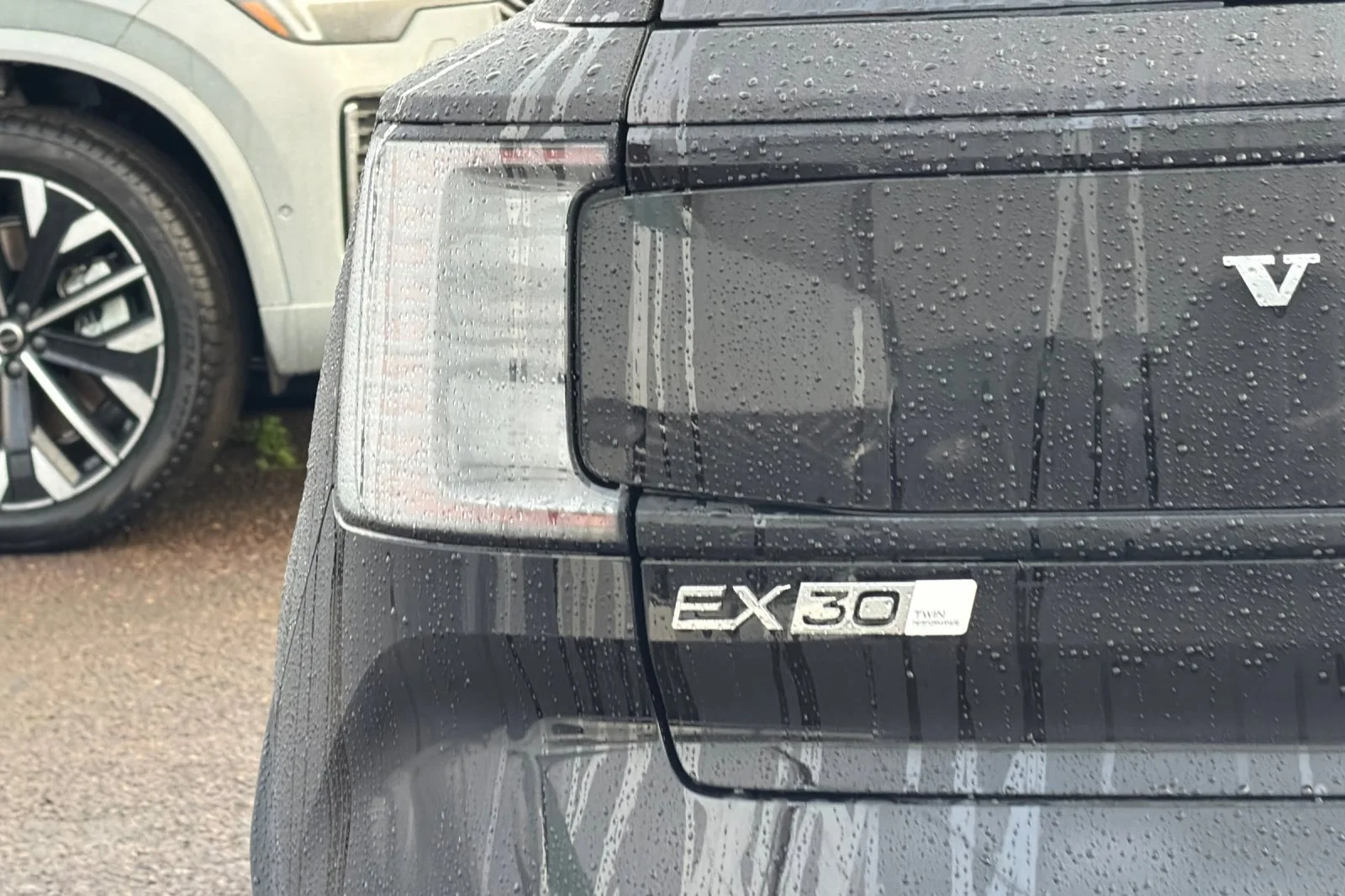 New 2026 ONYX BLACK Volvo Ultra image 20
