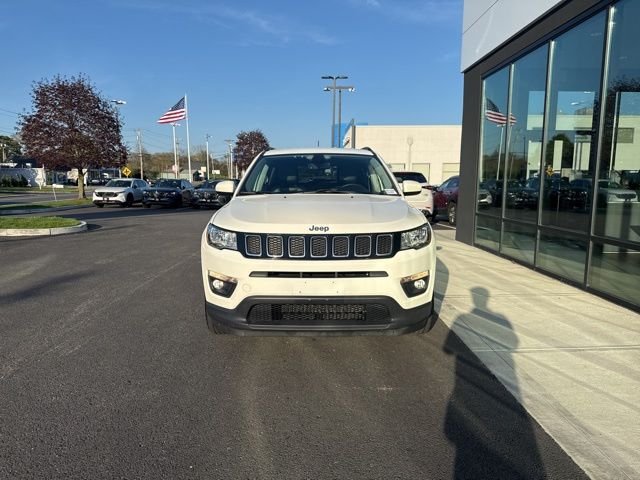 Used 2018 White Clearcoat Jeep Latitude image 7