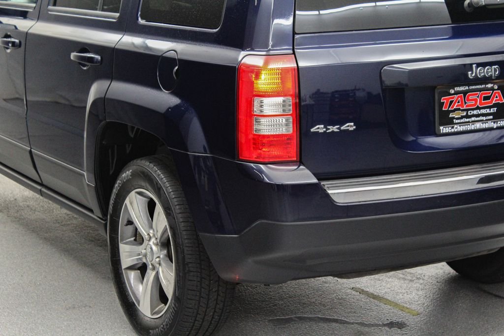 Used 2017 Blue Jeep Latitude image 9