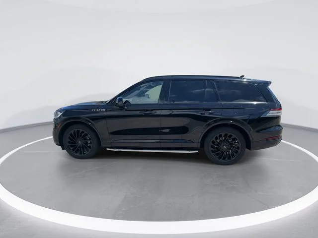 Used 2023 Black Lincoln Reserve image 4