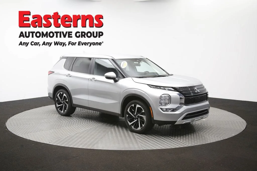 Used 2024 Silver Mitsubishi SE image 49