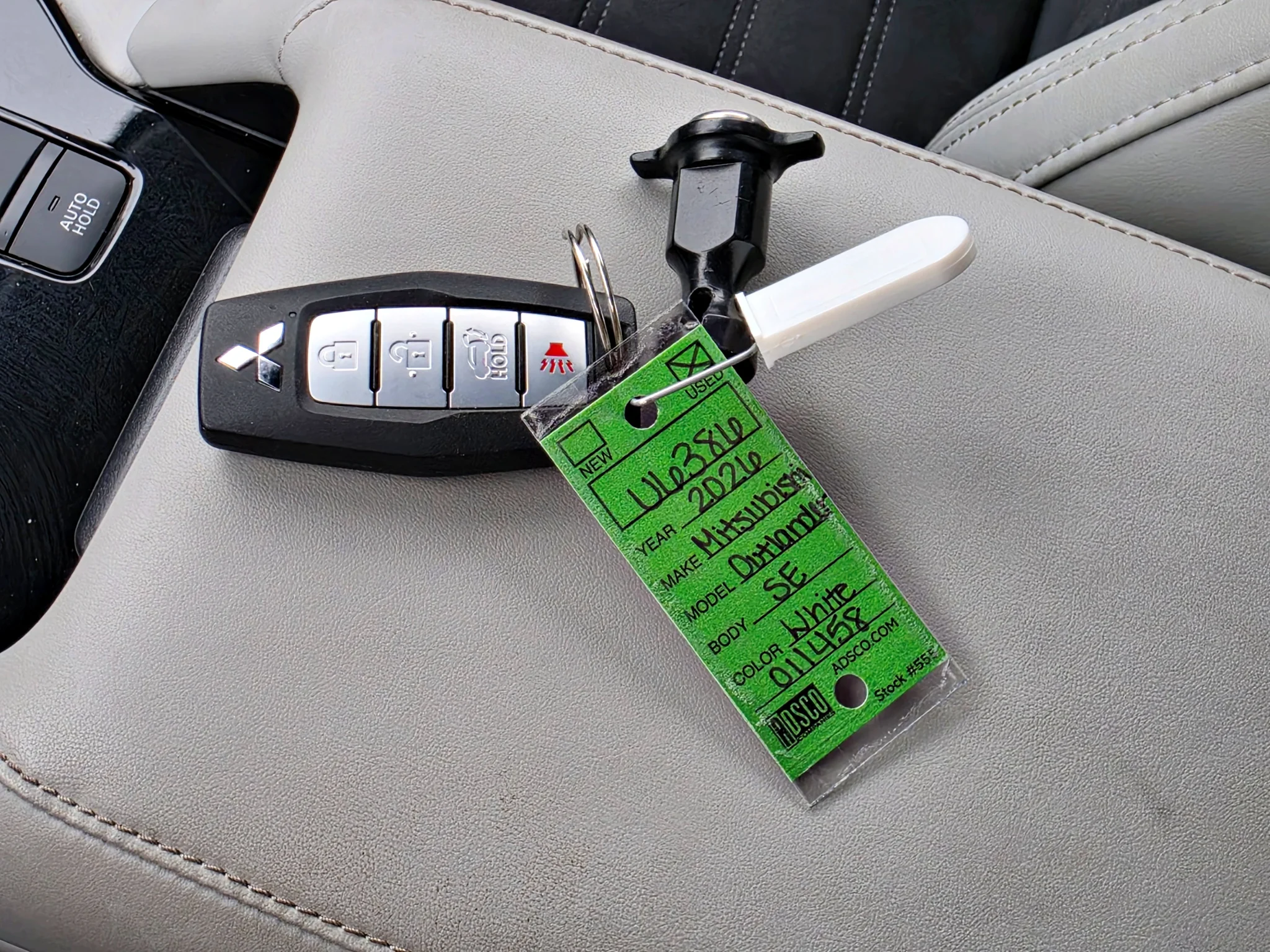 Used 2025 White Diamond Mitsubishi SE image 15