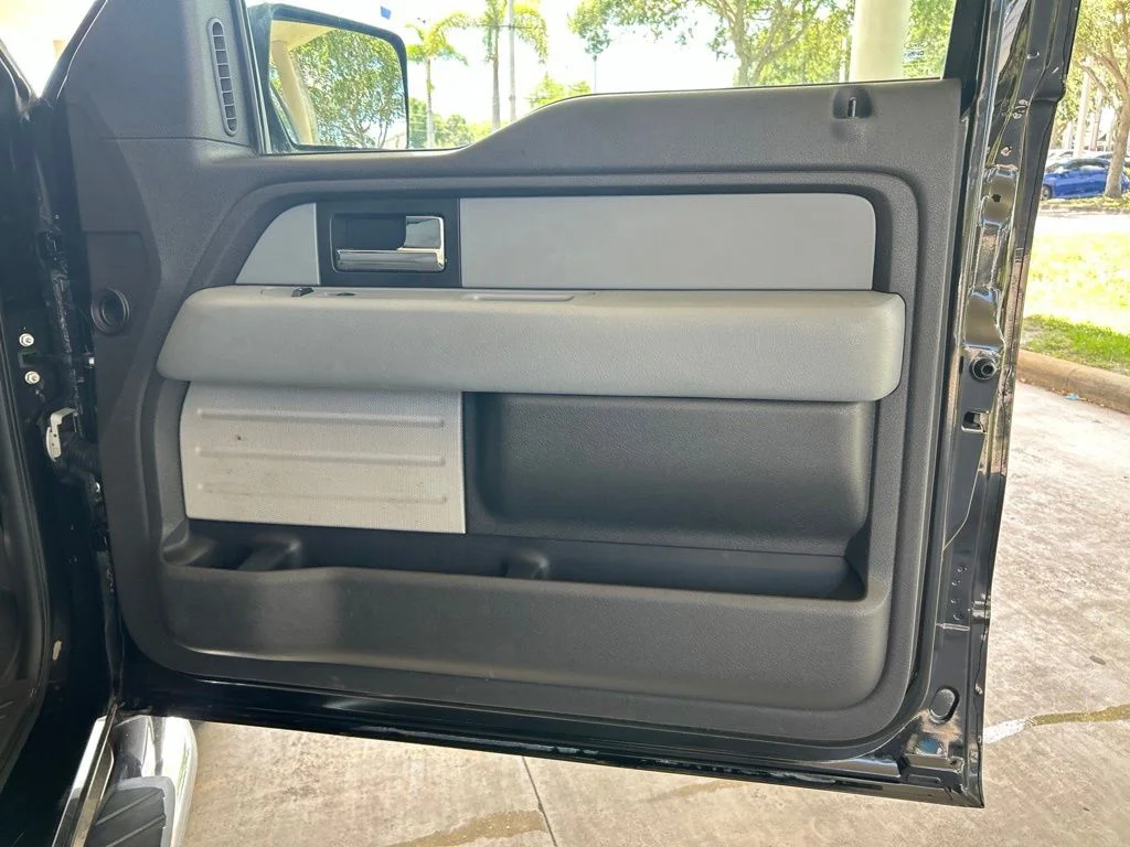 Used 2013 Black Ford XLT image 28