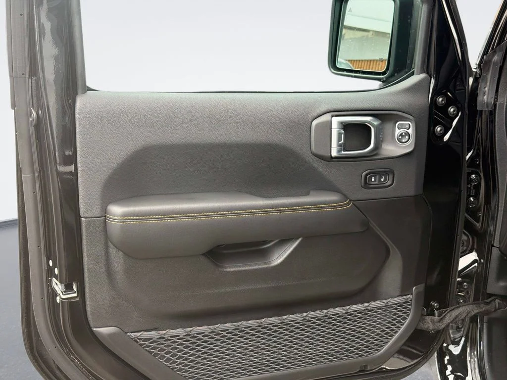 New 2026 Black Clear-Coat Exterior Paint Jeep Sahara image 15