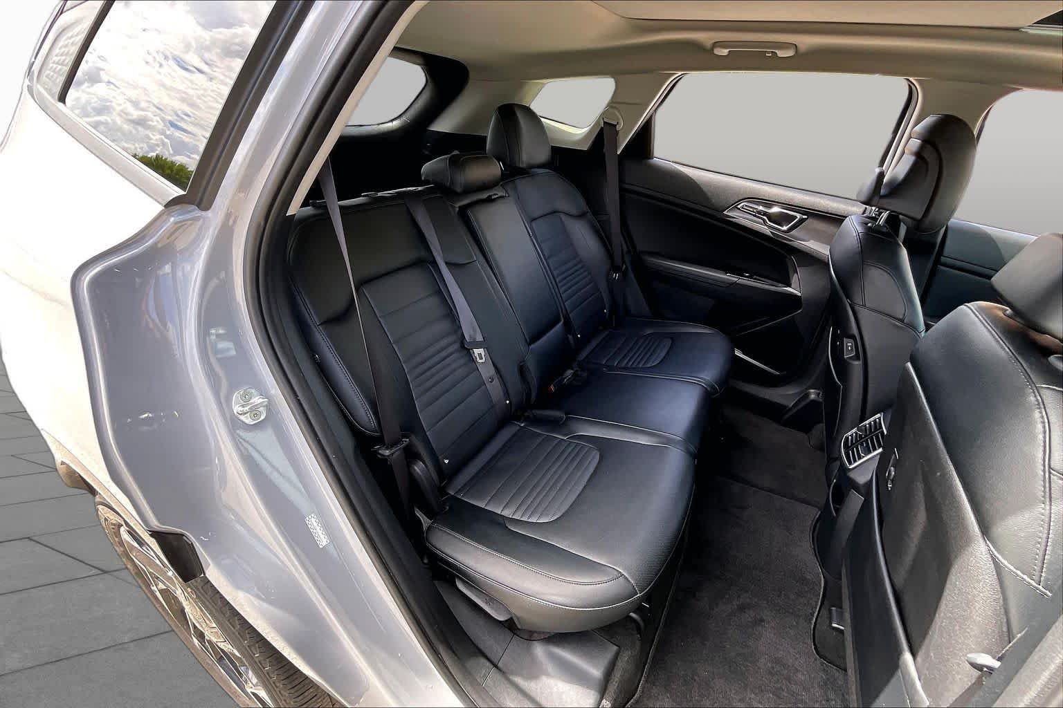 Used 2023 Wolf Gray Kia SX-Prestige image 21
