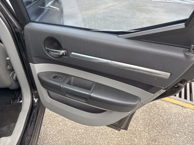 Used 2010 Black Dodge SXT image 19