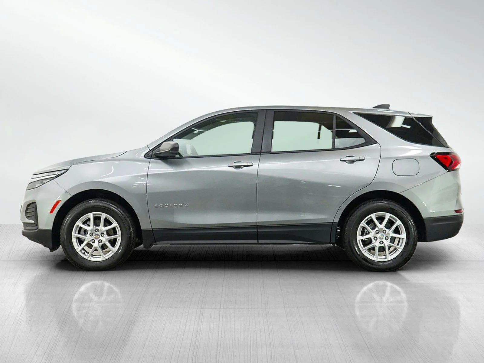 Used 2024 Chevrolet Equinox LS with VIN 3GNAXSEGXRL186350 for sale in White Bear Lake, Minnesota