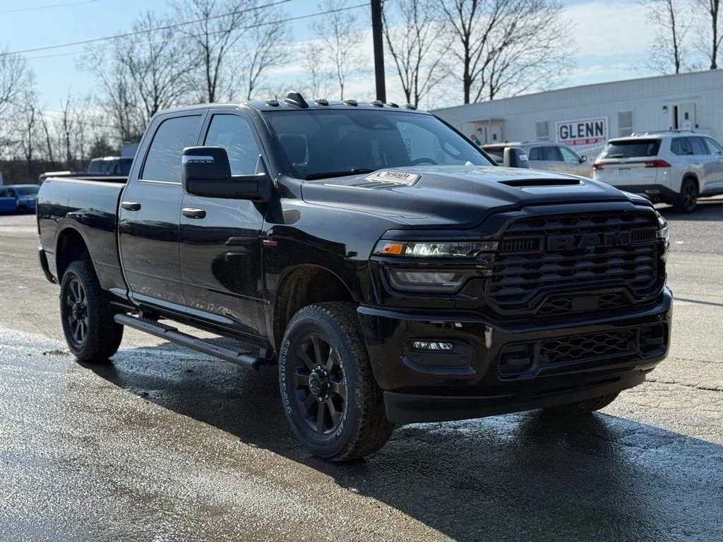 New 2026 Diamond Black Crystal Pearl-Coat Exterior Paint RAM Tradesman image 4