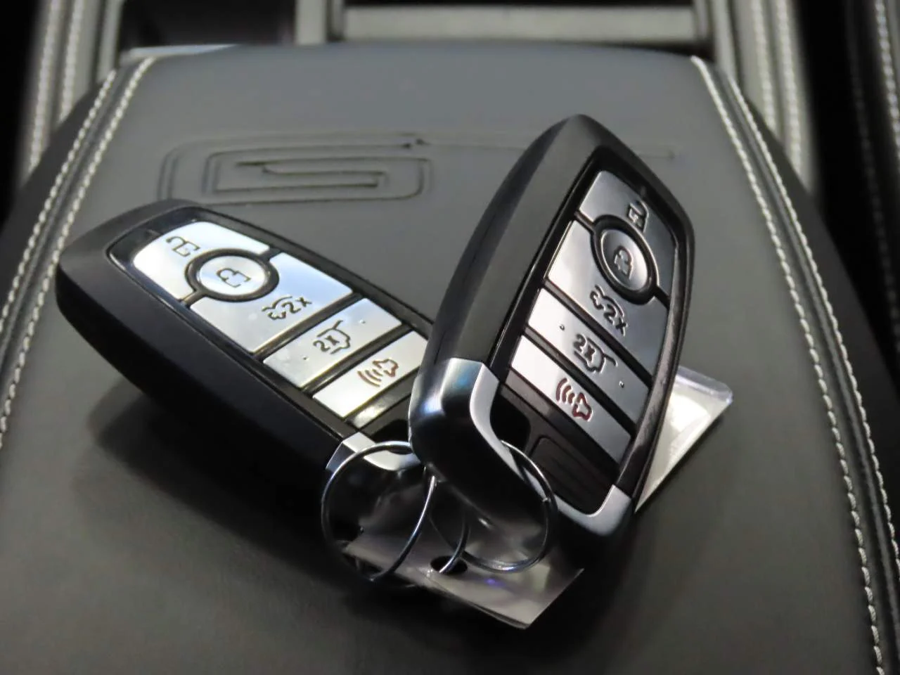 Used 2025 Star White Metallic Tri-Coat Ford GT image 17