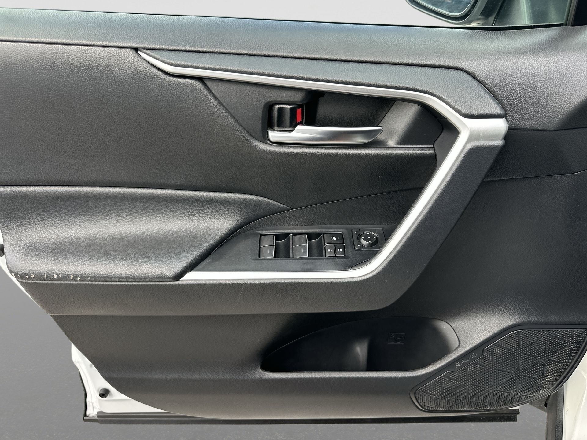 2024 Toyota RAV4 XLE - Photo 22