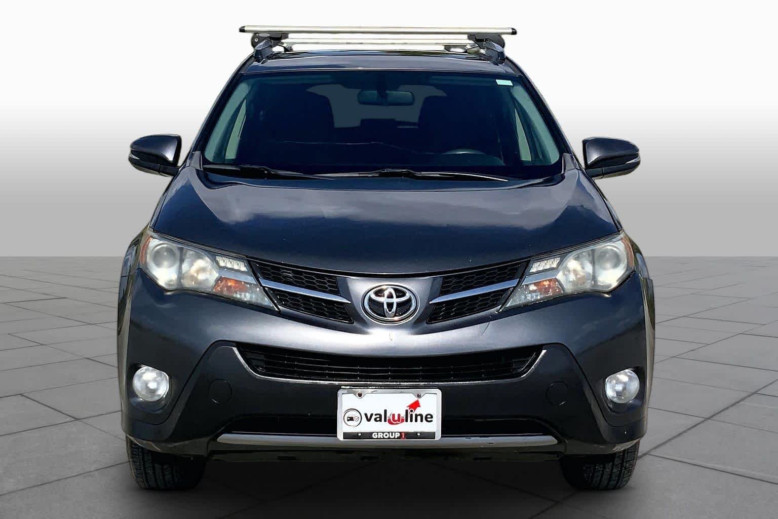 Used 2015 Magnetic Gray Metallic Toyota XLE image 3