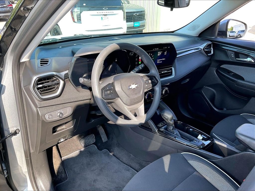 Used 2024 Gray Chevrolet LT image 8