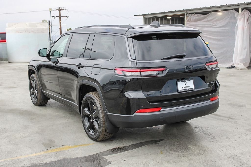 New 2026 Diamond Black Crystal Pearlcoat Jeep Limited image 7