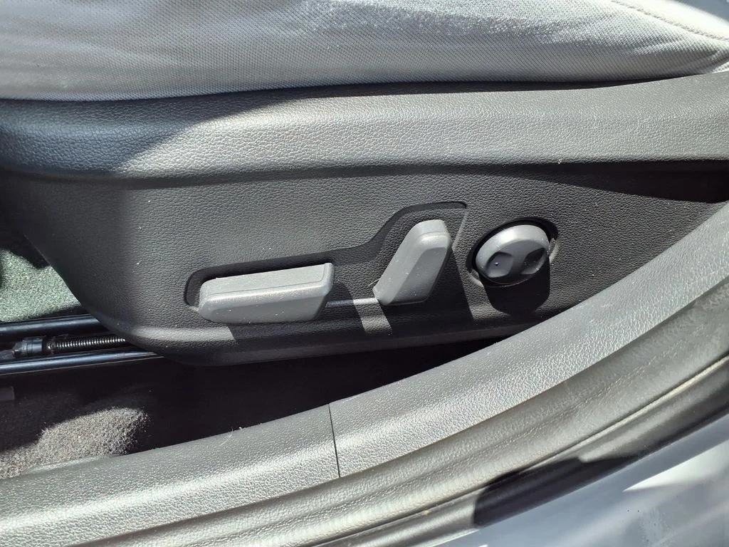 Used 2023 Silver Hyundai SEL image 24