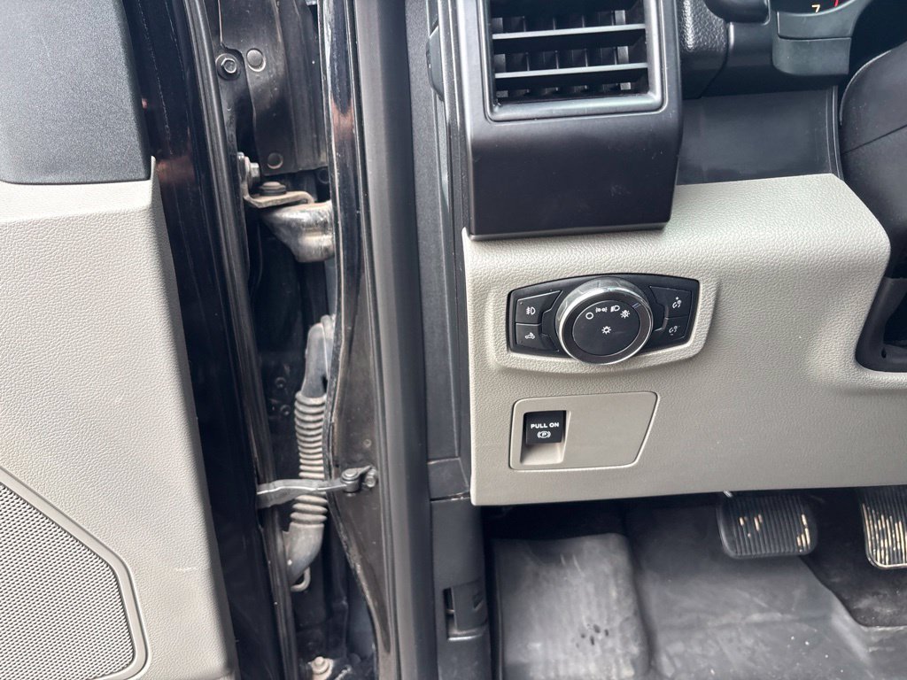 Used 2018  Ford XL image 14