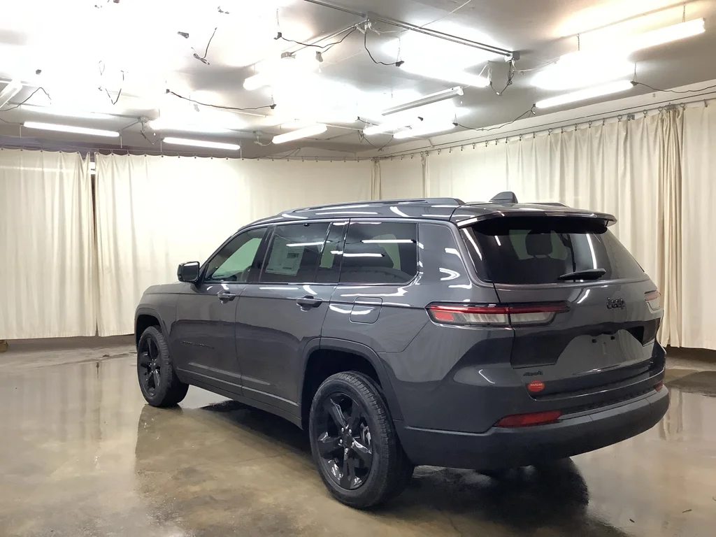 New 2026 Baltic Gray Metallic Clear-Coat Exterior Paint Jeep Limited image 9