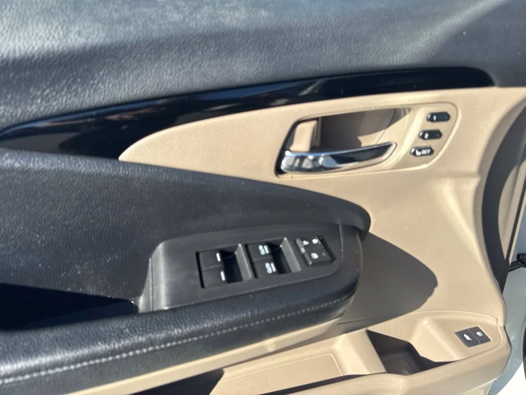 Used 2017  Honda Touring image 24