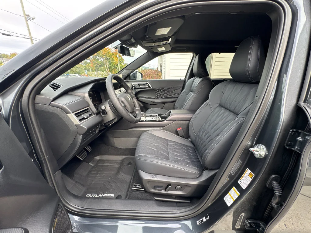New 2026 Gray Mitsubishi SEL image 17