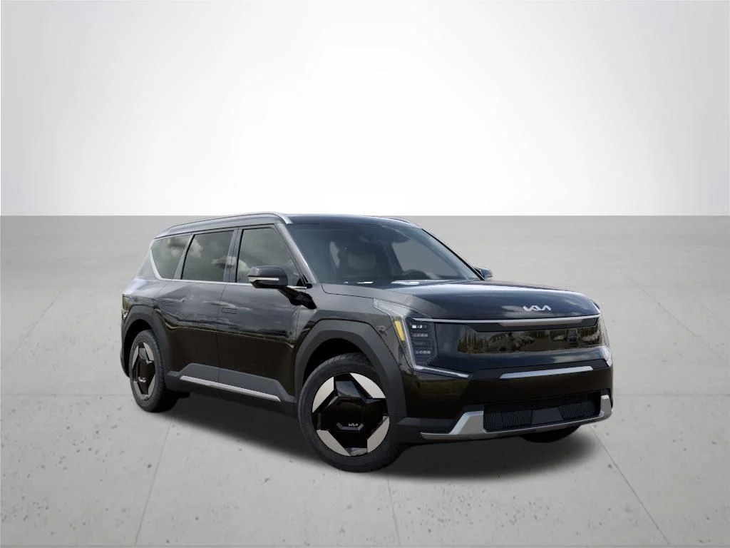 New 2026 Ebony Black Kia Wind AWD image 8