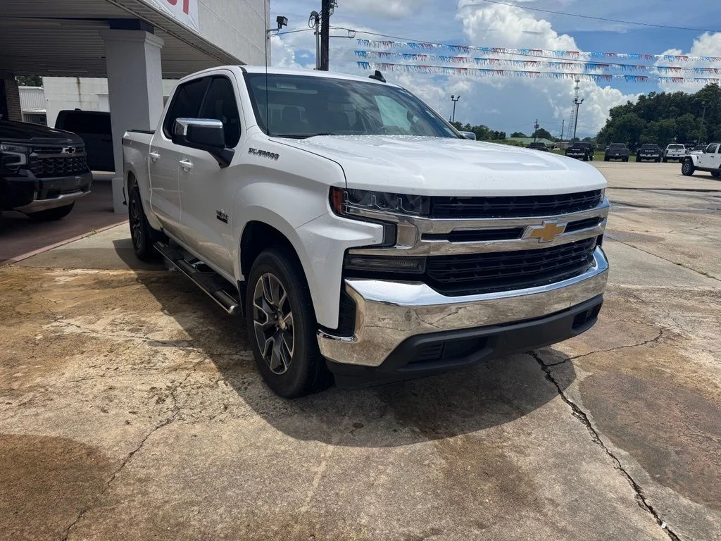 Used 2020 White Chevrolet LT image 12