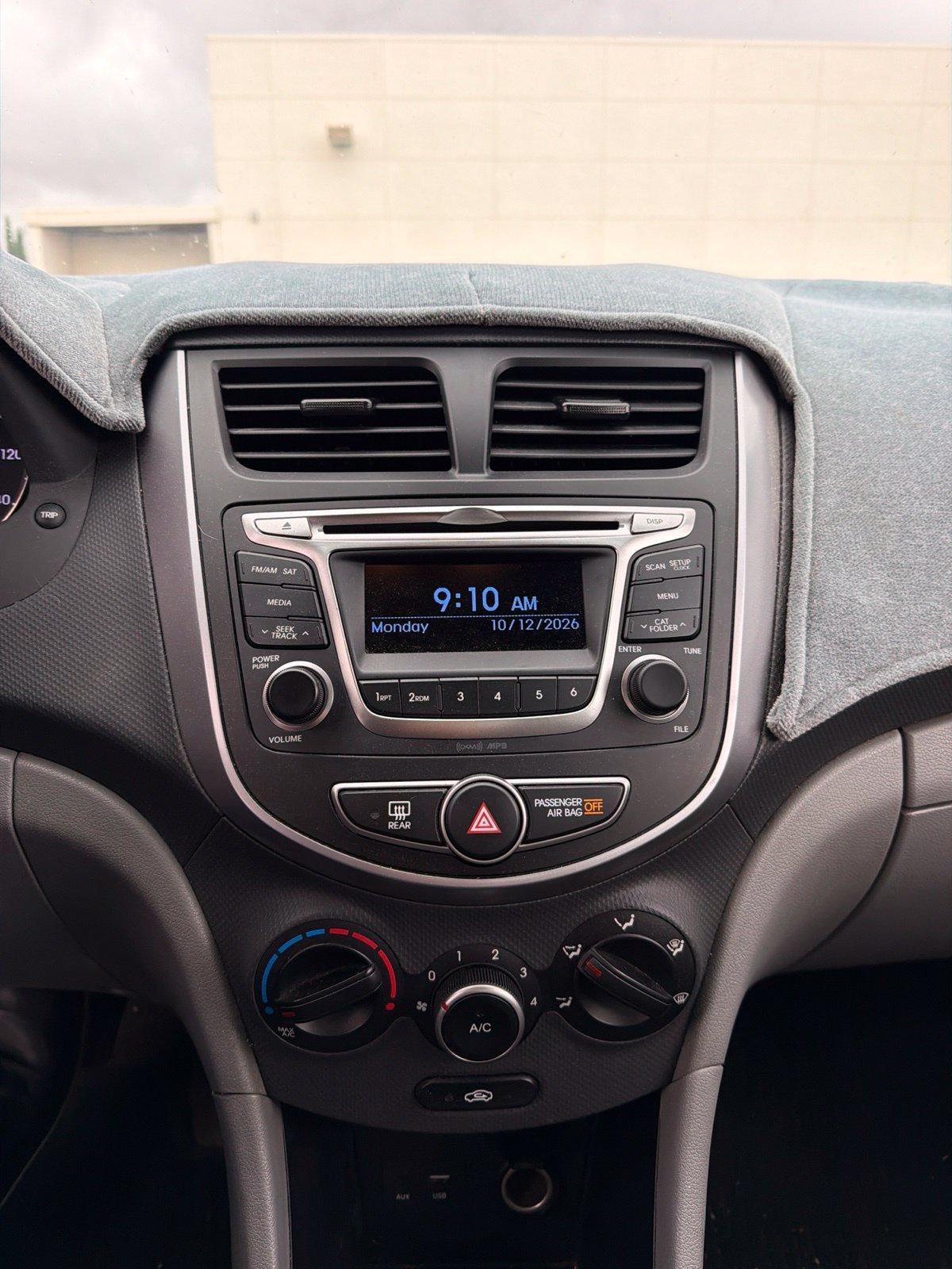 Used 2016 Gray Metallic Hyundai SE image 10