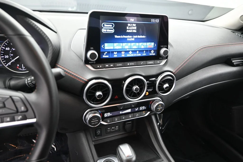 Used 2025 White Nissan SR image 23
