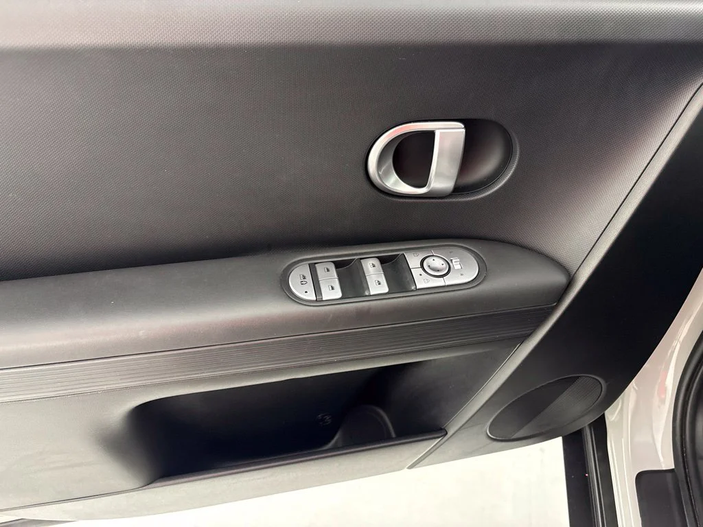Used 2024 Gray Hyundai SEL image 24