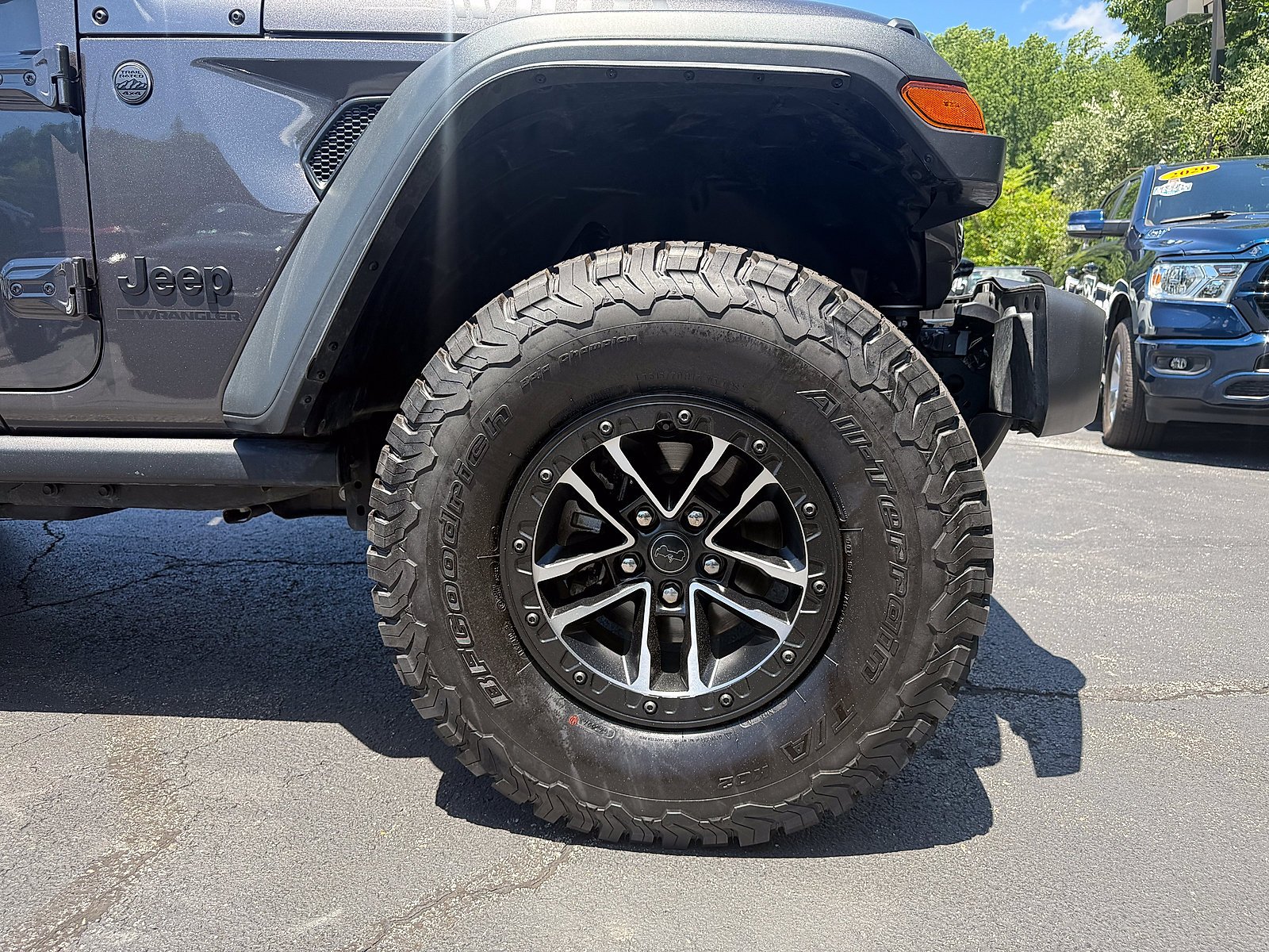 Used 2026 Granite Crystal Metallic Clearcoat Jeep Willys image 9