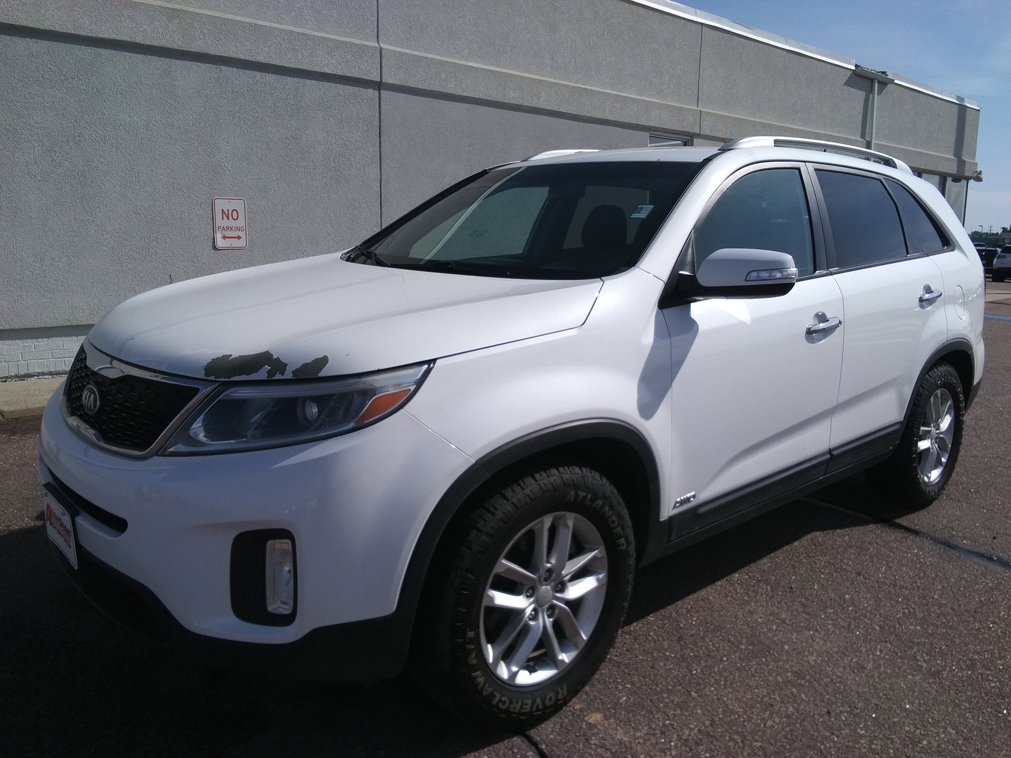 Used 2014 Kia Sorento LX with VIN 5XYKTCA63EG488589 for sale in Aberdeen, SD